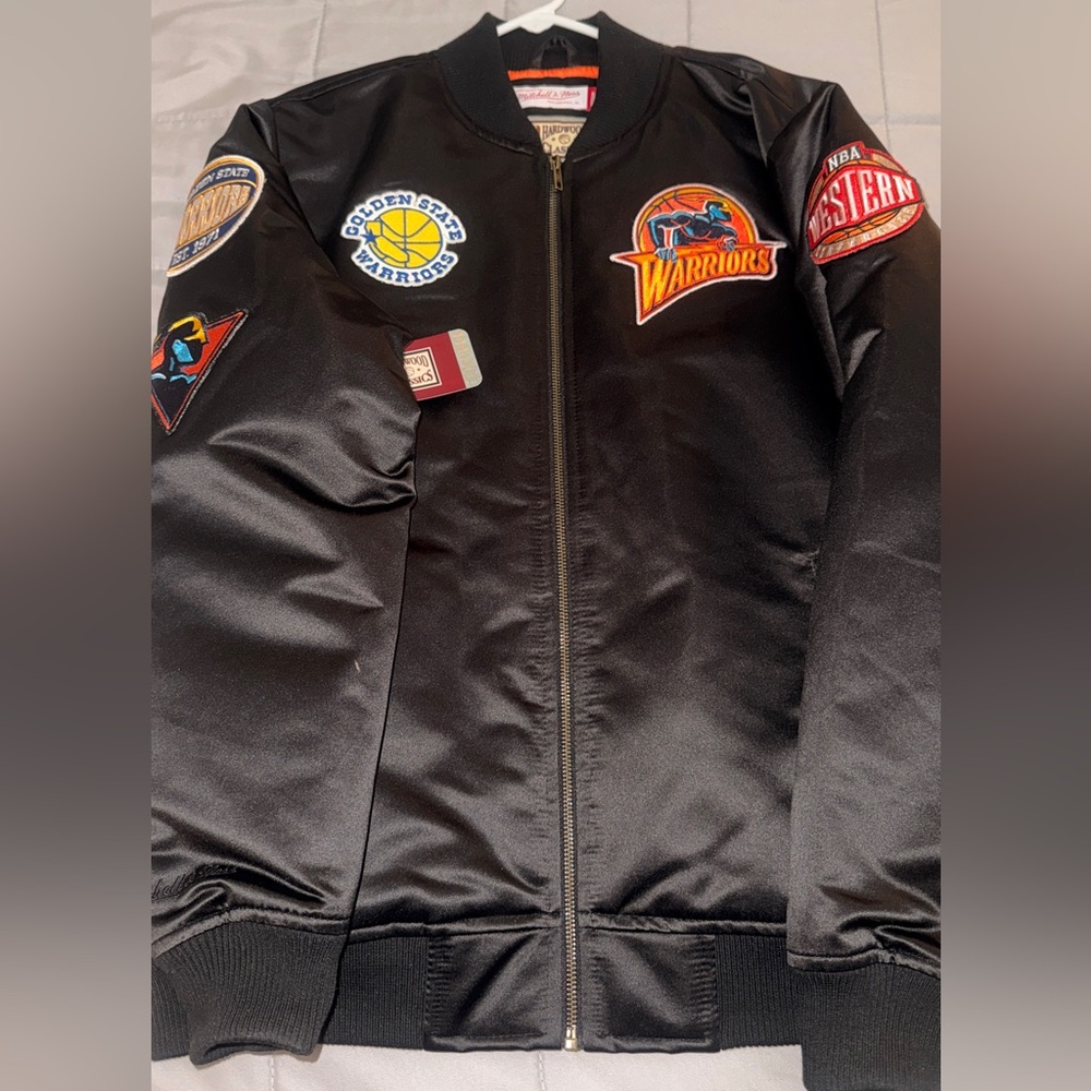 NBA SATIN BOMBER JACKET
GOLDEN STATE WARRIORS